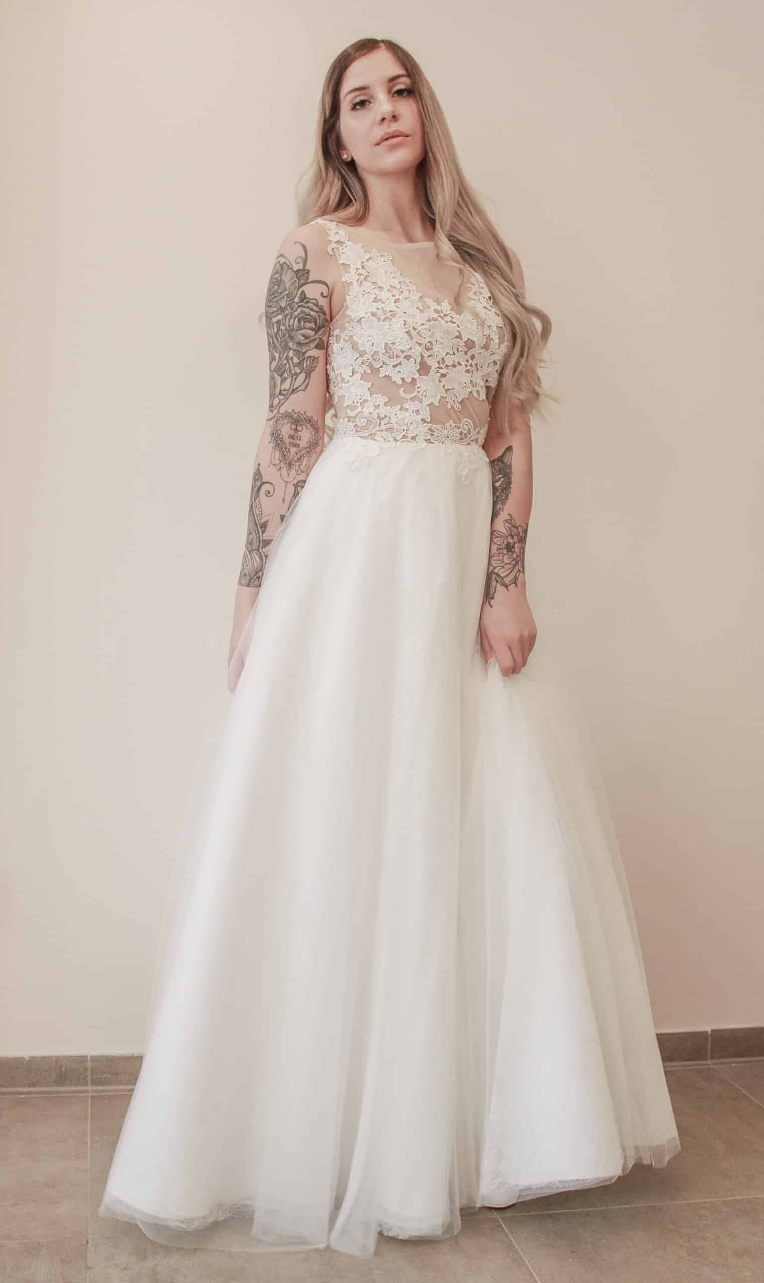 Braut im Spitzenkleid