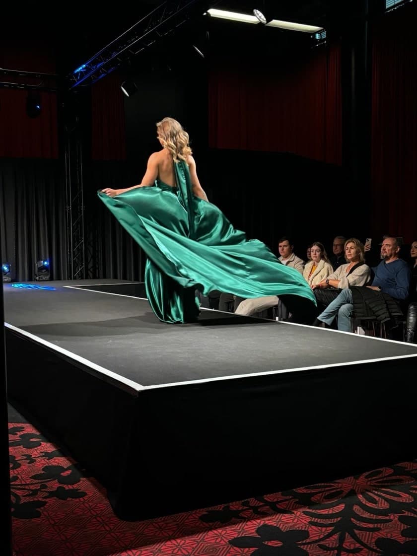 Smaragdgrüne Robe