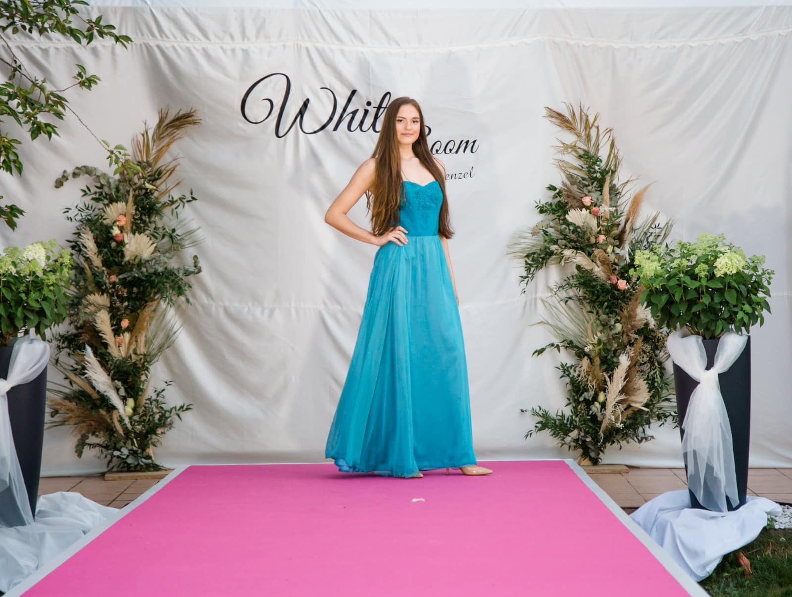 Türkises Abendkleid